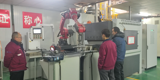 朝阳喷砂机在模具清理中的专业应用